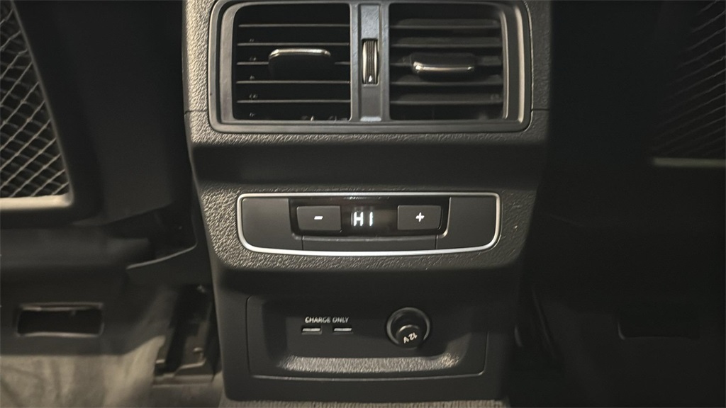 Vehicle image 26 of 29