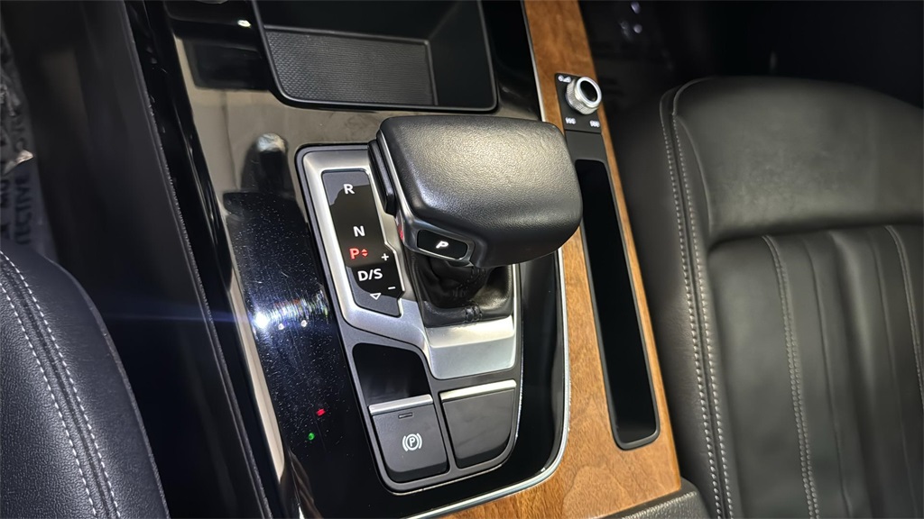 Vehicle image 21 of 29