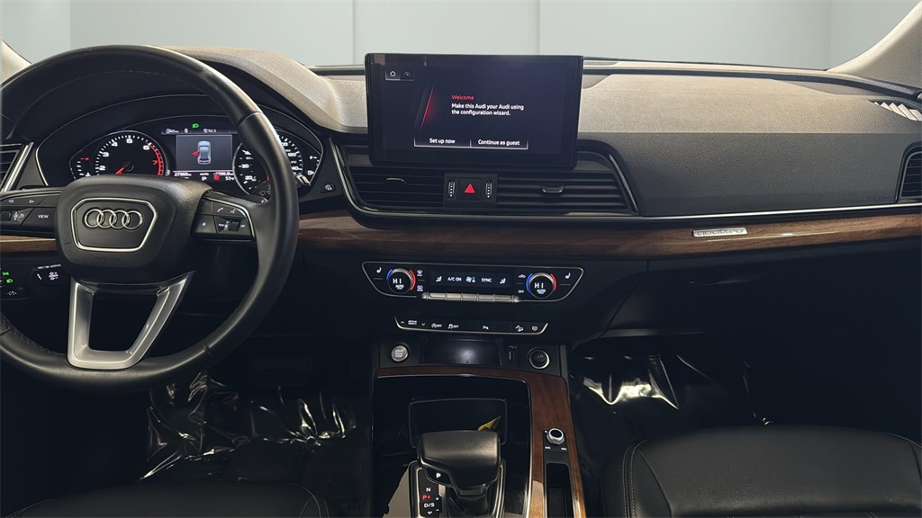 Vehicle image 17 of 29