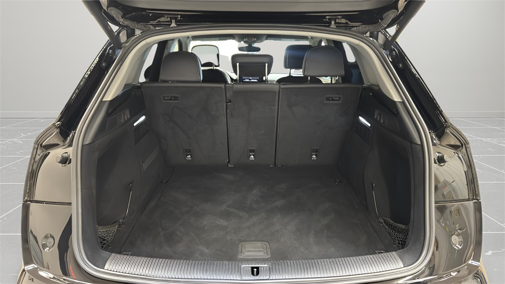 Vehicle image 10 of 29