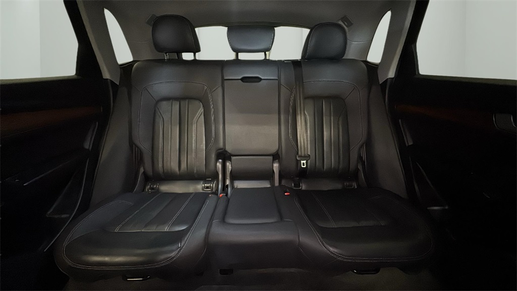 Vehicle image 25 of 29