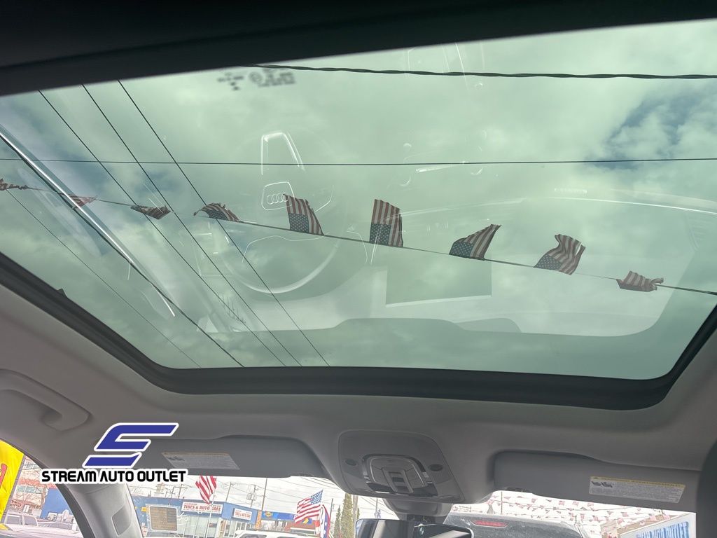 Vehicle image 20 of 37