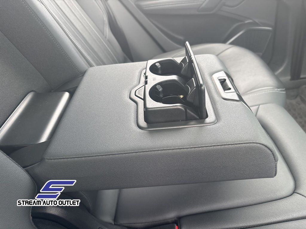 Vehicle image 17 of 37
