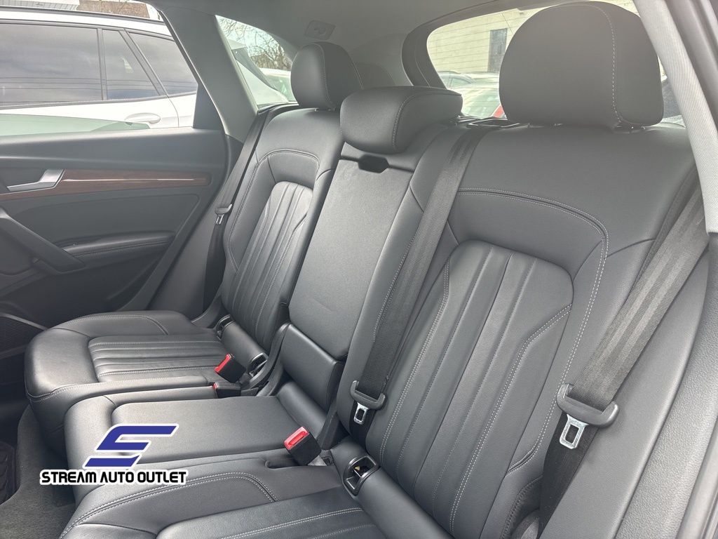 Vehicle image 22 of 37
