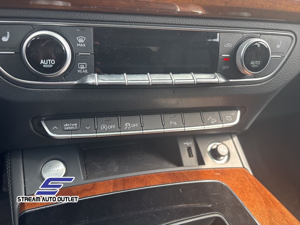 Vehicle image 33 of 37