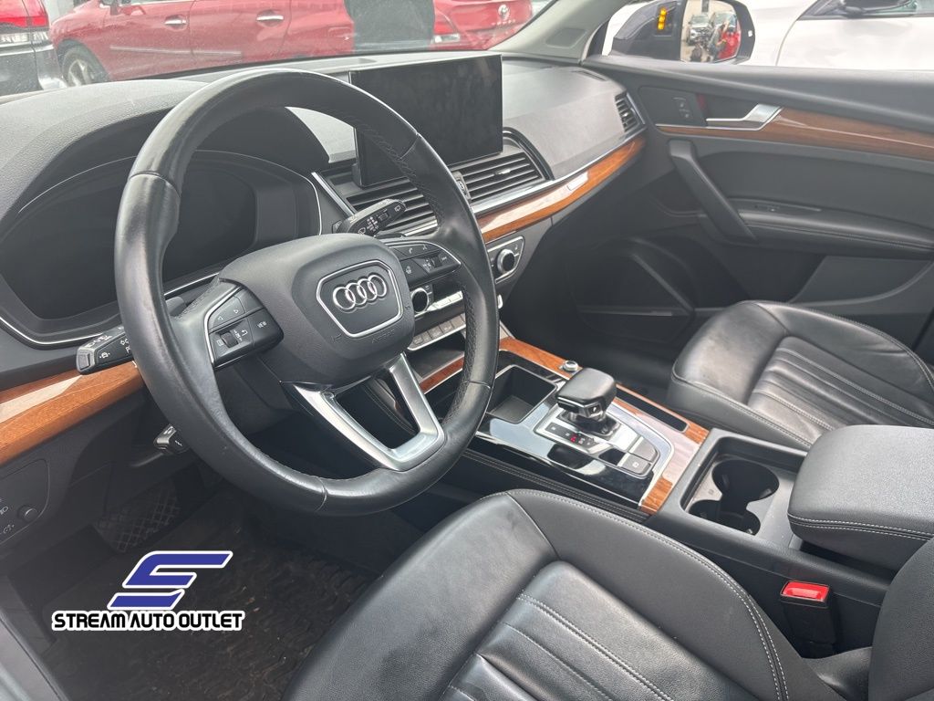 Vehicle image 23 of 37