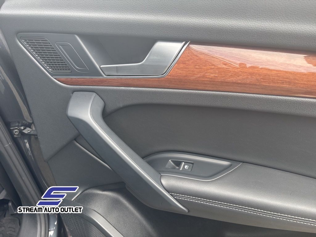 Vehicle image 16 of 37