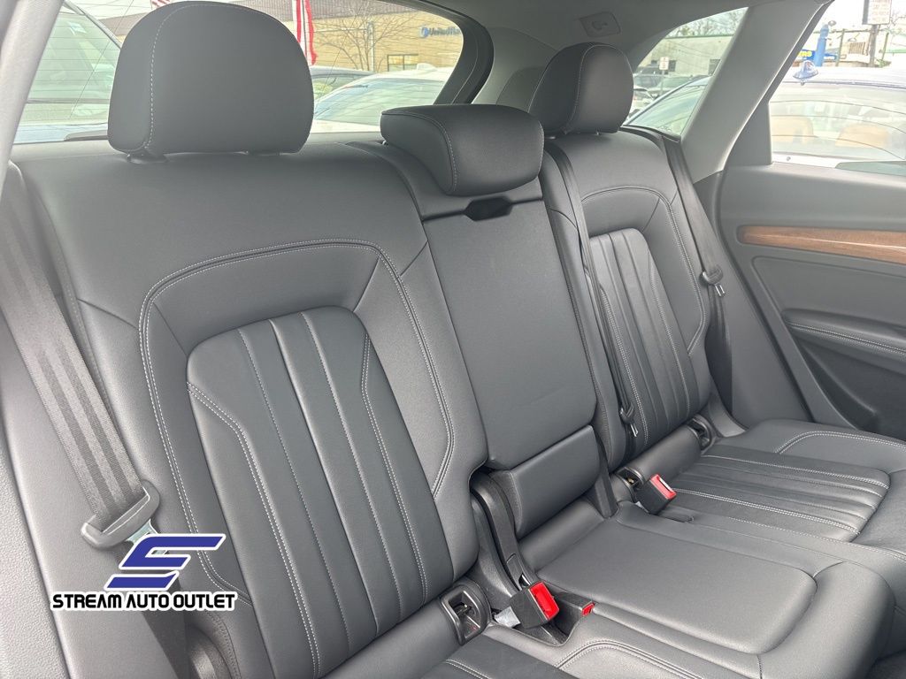 Vehicle image 14 of 37