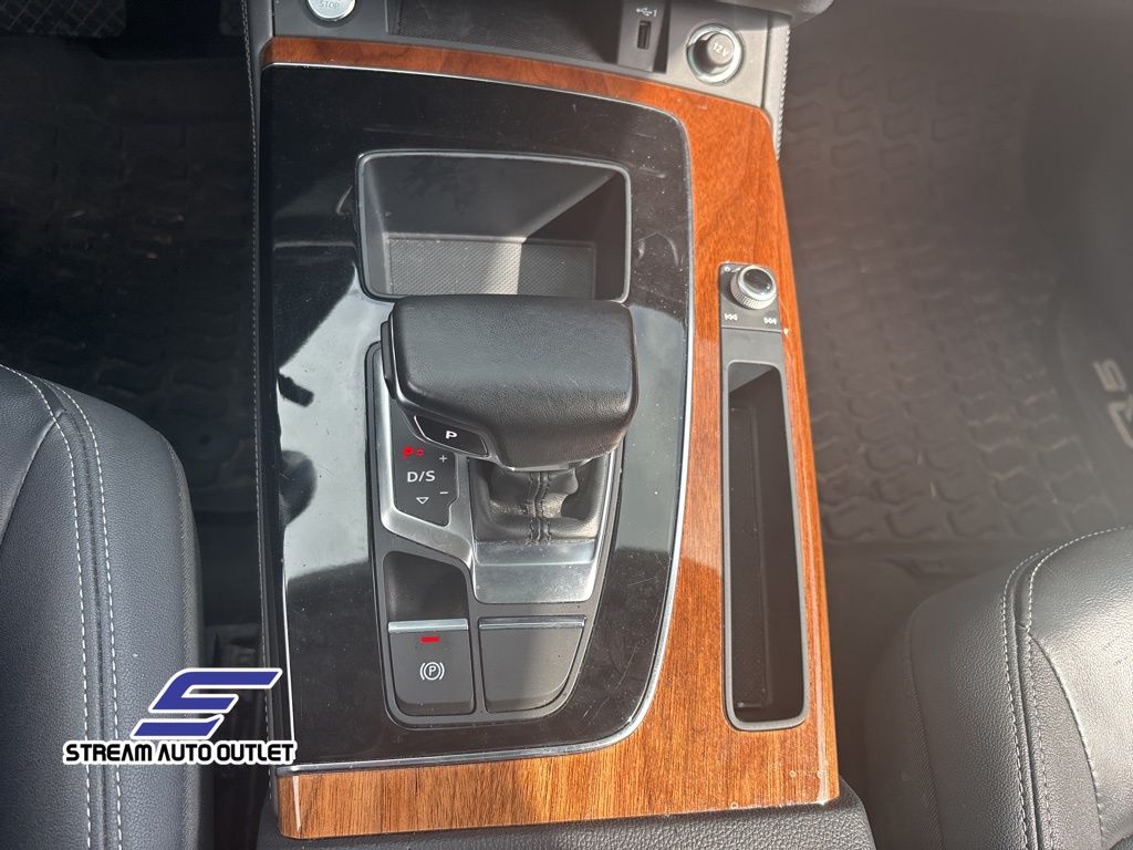 Vehicle image 34 of 37