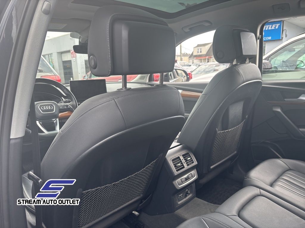 Vehicle image 21 of 37