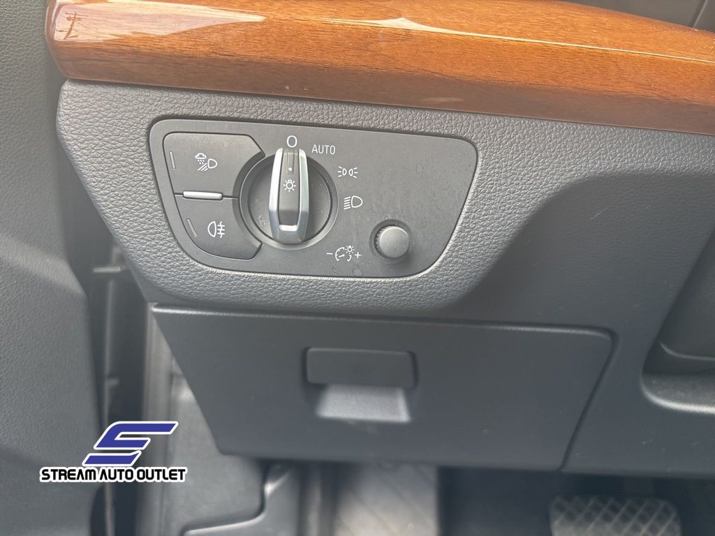 Vehicle image 26 of 37