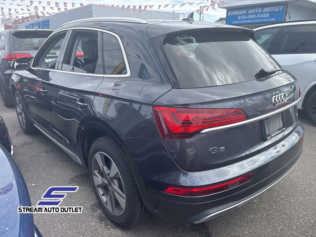 Vehicle image 4 of 37