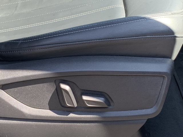 Vehicle image 25 of 46