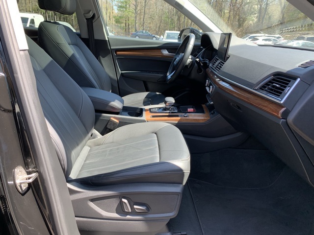 Vehicle image 24 of 46