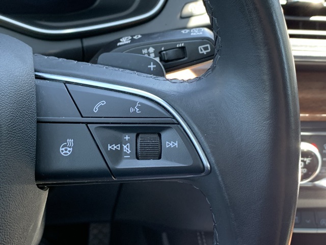 Vehicle image 33 of 46