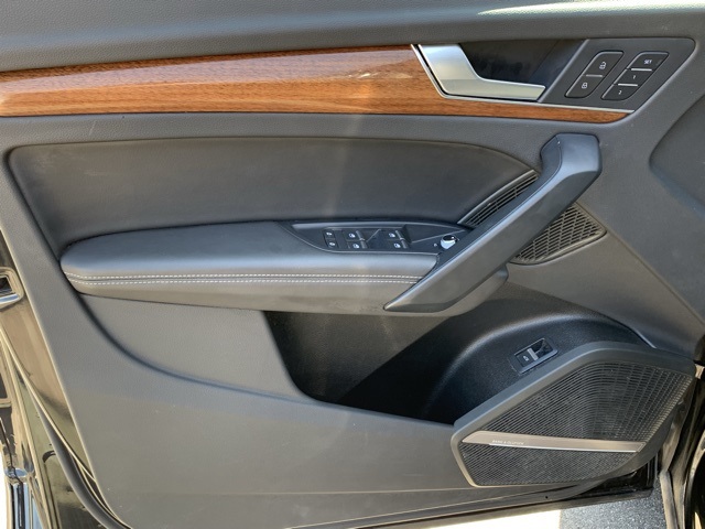Vehicle image 16 of 46