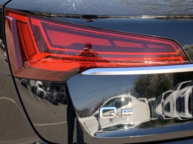 Vehicle image 11 of 46