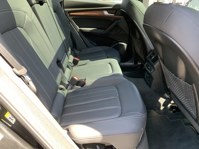 Vehicle image 27 of 46