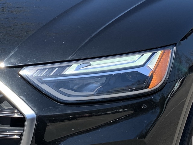 Vehicle image 10 of 46