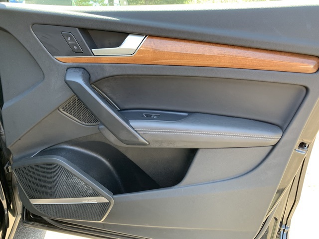 Vehicle image 23 of 46