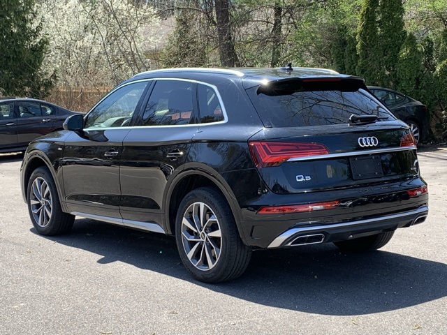 Vehicle image 7 of 46