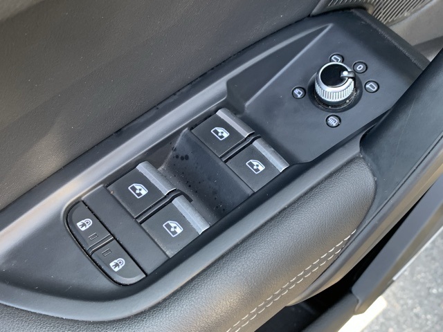 Vehicle image 18 of 46