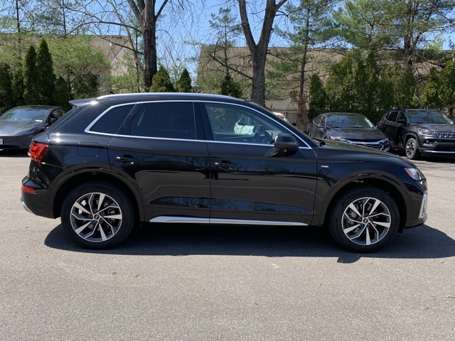Vehicle image 4 of 46