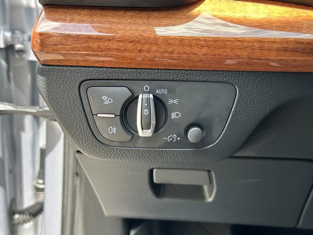Vehicle image 22 of 31