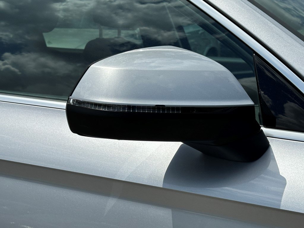Vehicle image 10 of 31