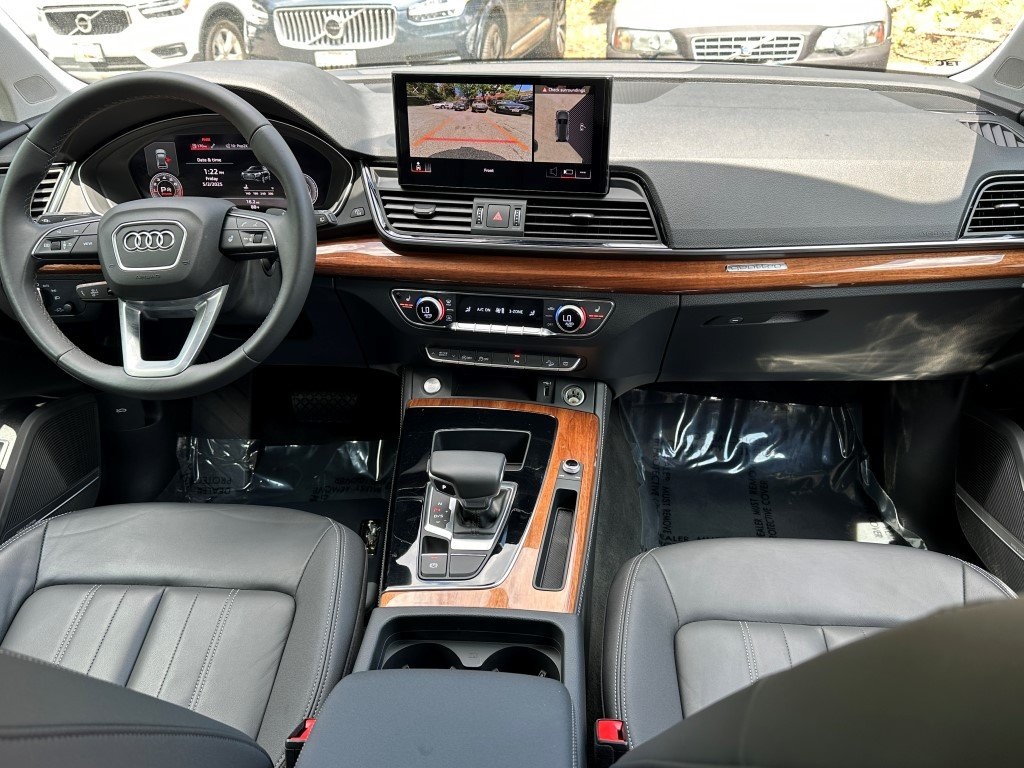 Vehicle image 17 of 31