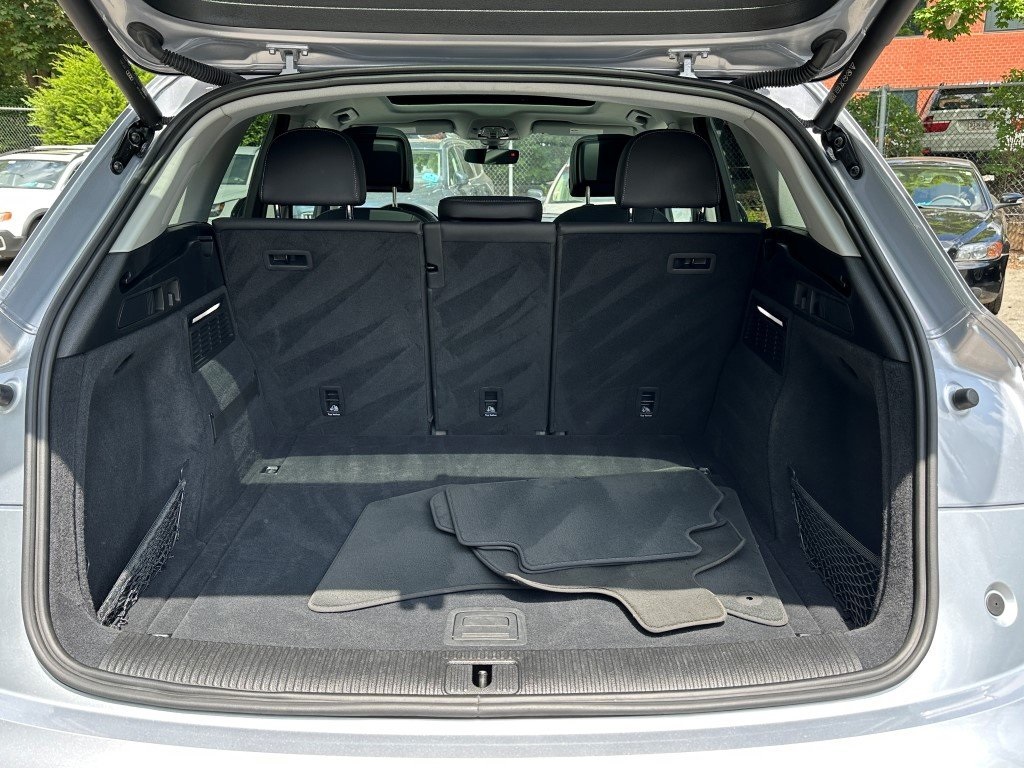 Vehicle image 6 of 31