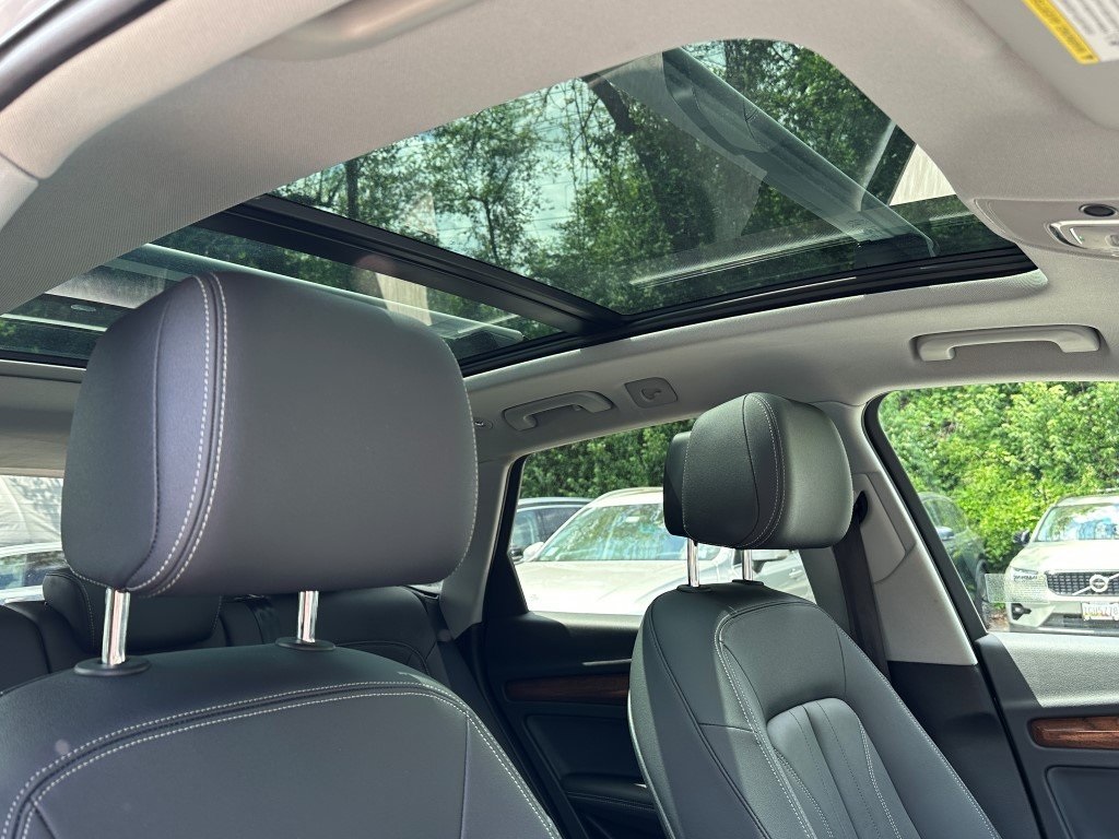 Vehicle image 11 of 31