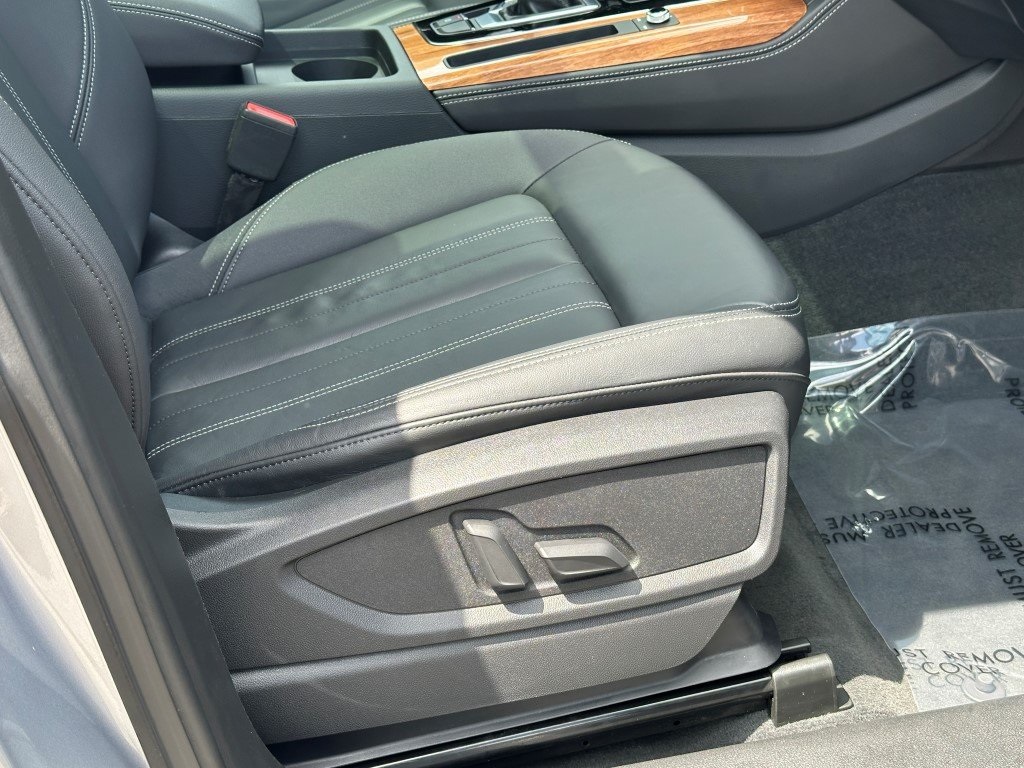 Vehicle image 13 of 31