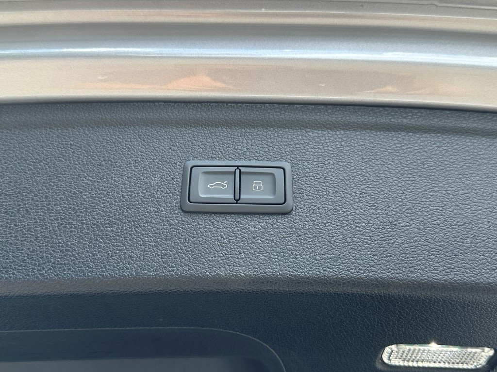 Vehicle image 7 of 31