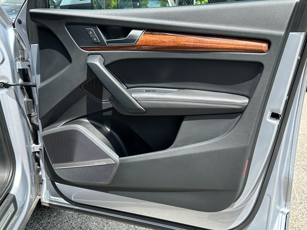 Vehicle image 15 of 31