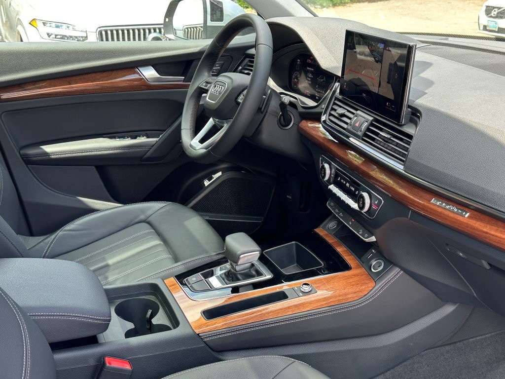 Vehicle image 14 of 31