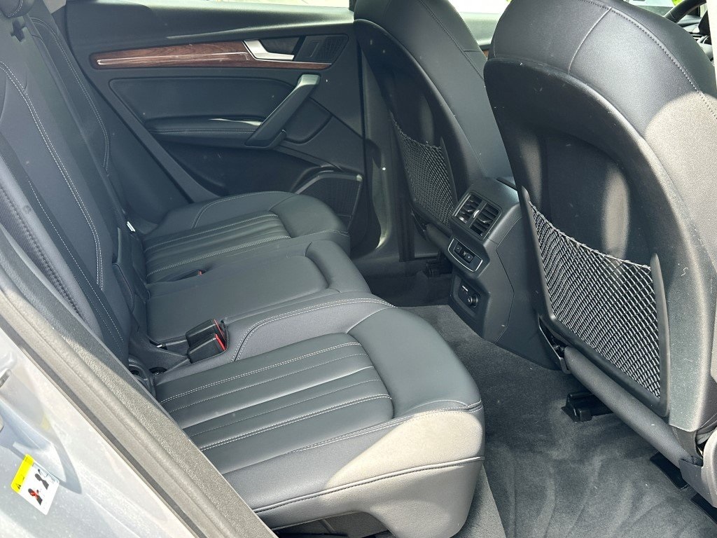 Vehicle image 16 of 31