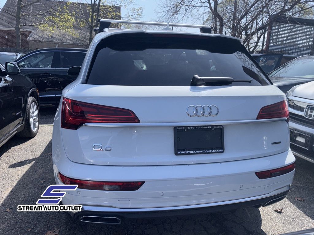 Vehicle image 8 of 34