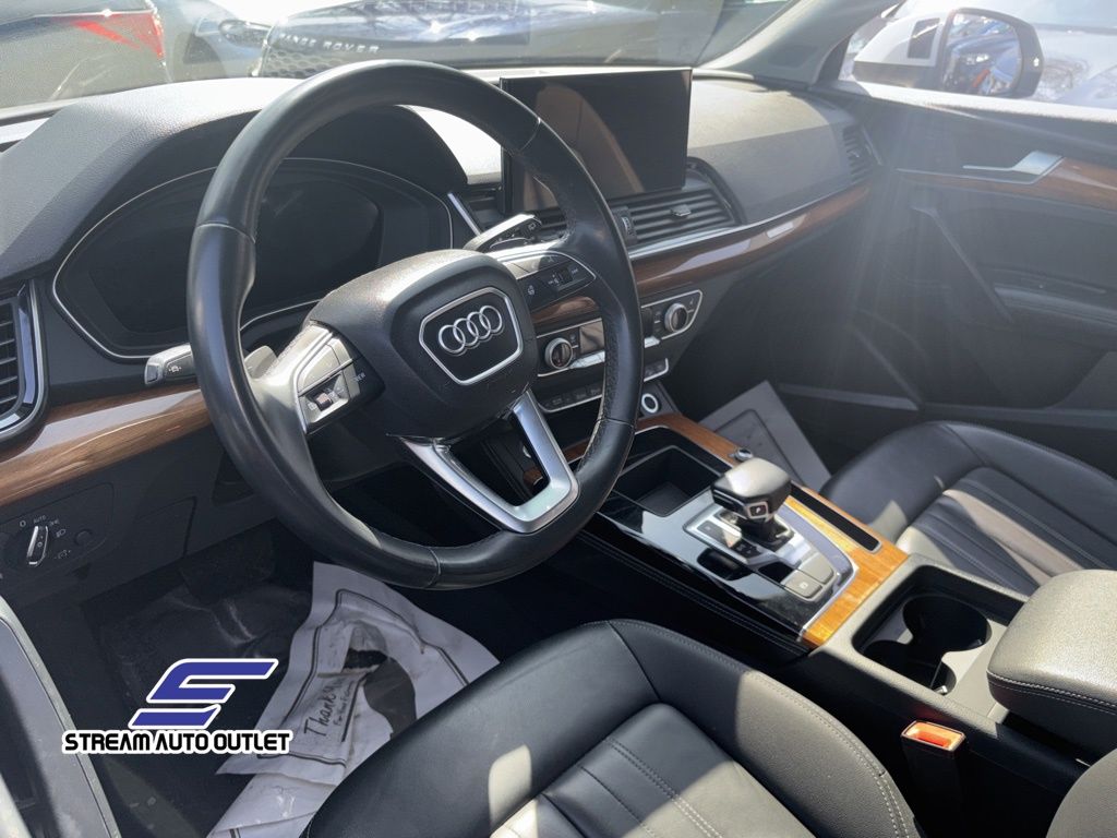 Vehicle image 21 of 34