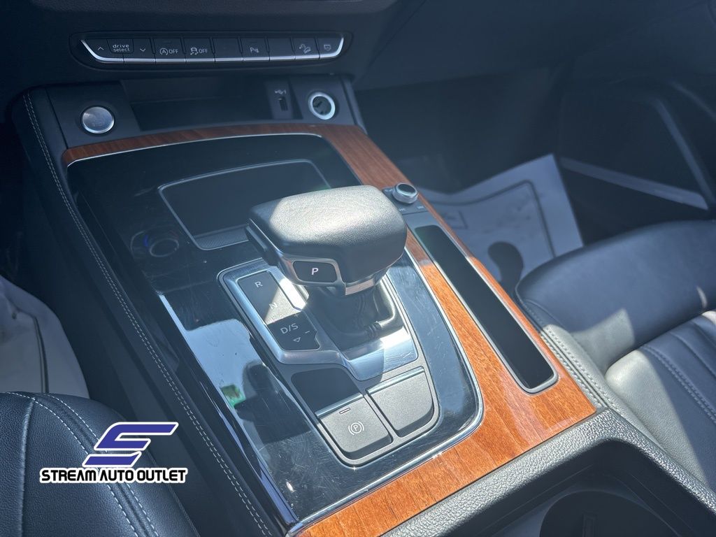 Vehicle image 32 of 34