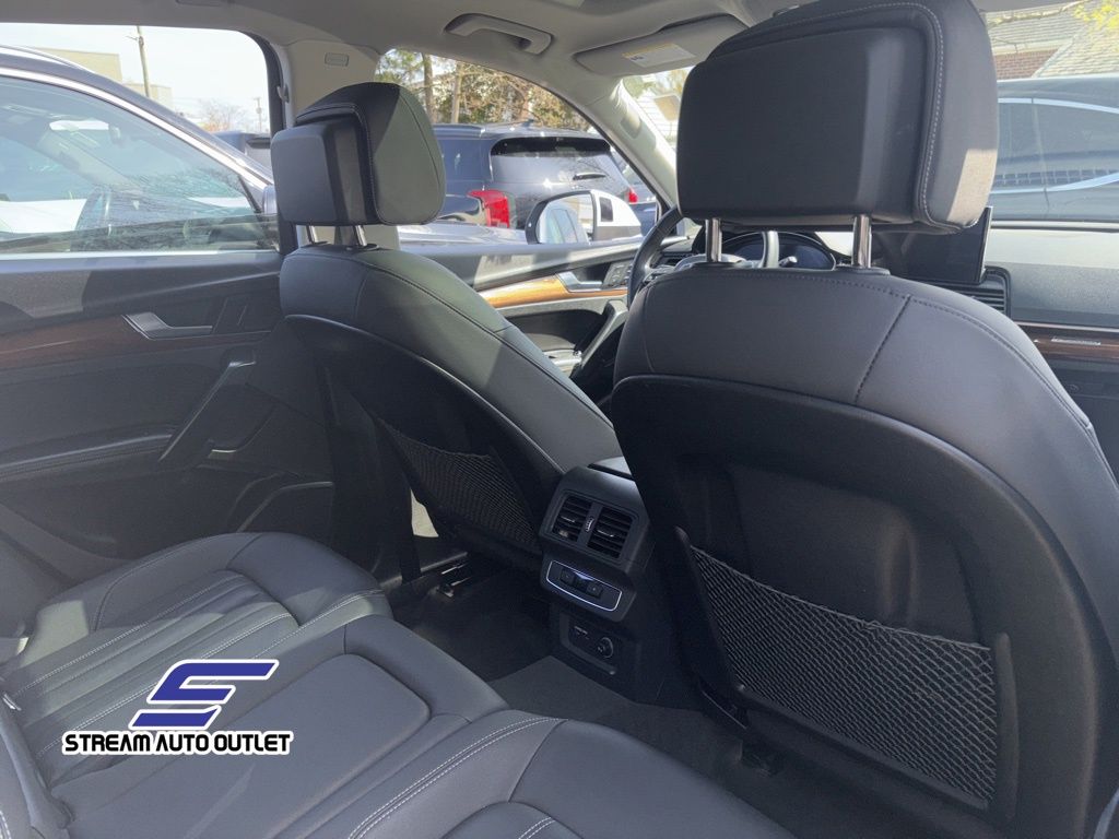Vehicle image 13 of 34