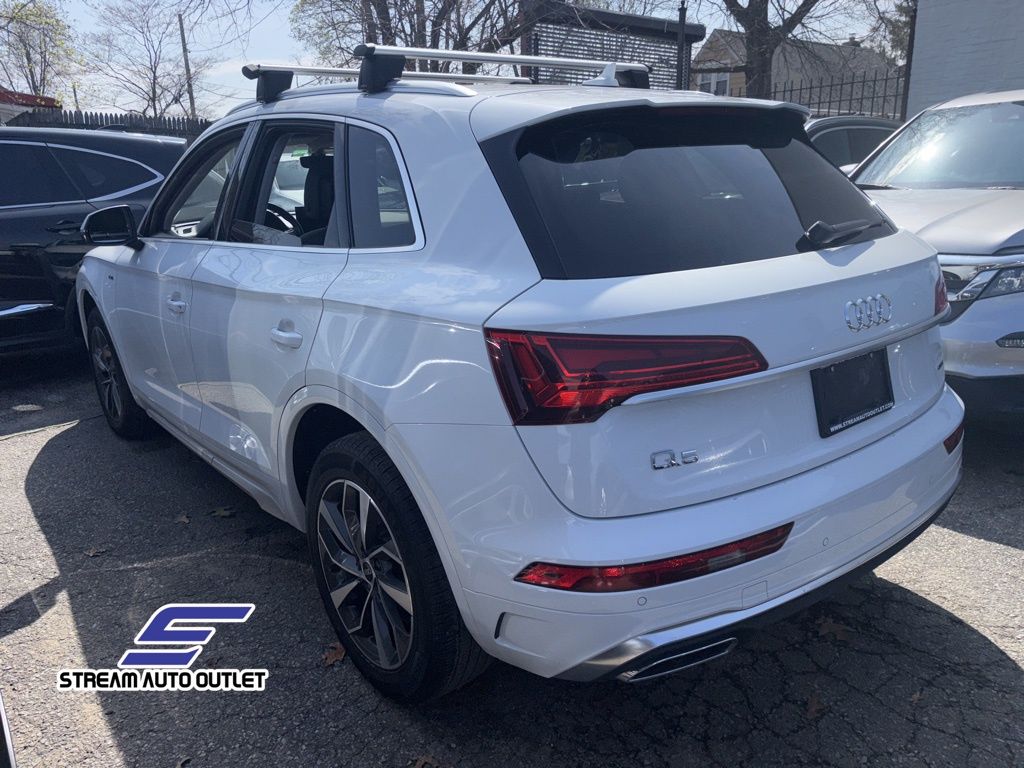 Vehicle image 4 of 34