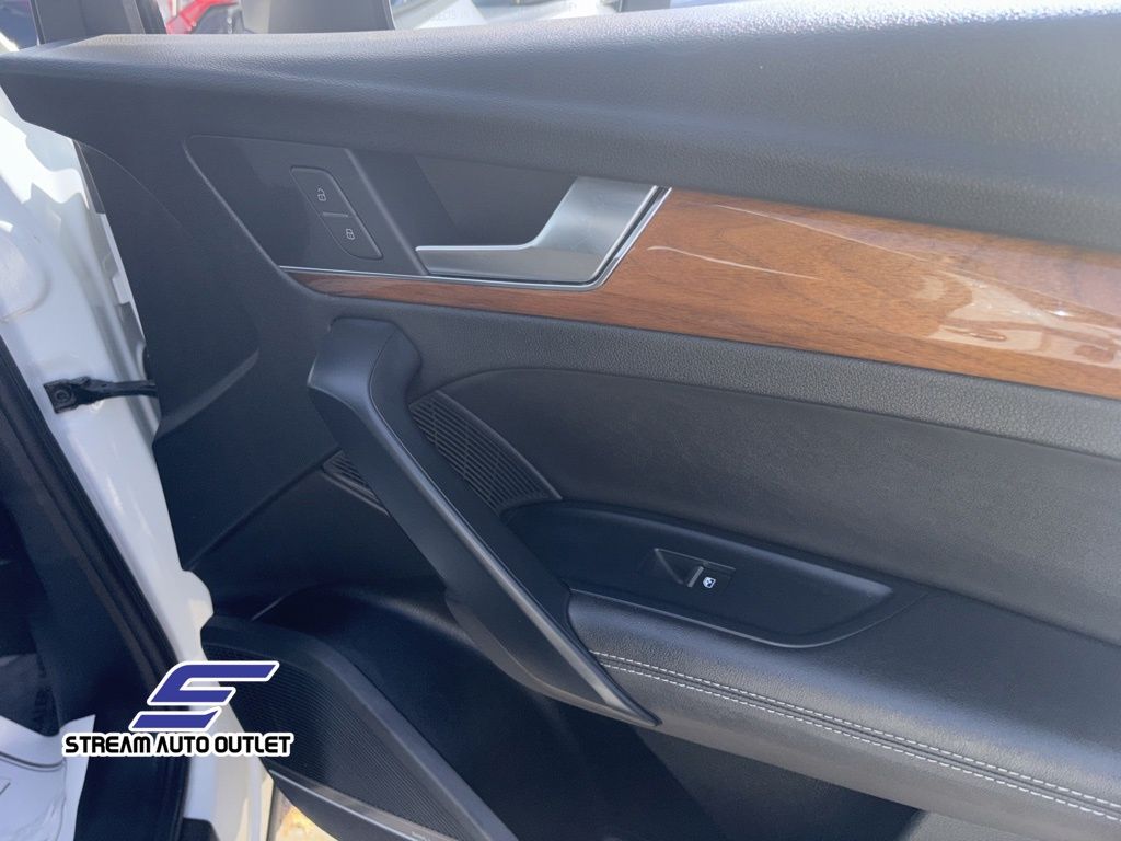 Vehicle image 11 of 34