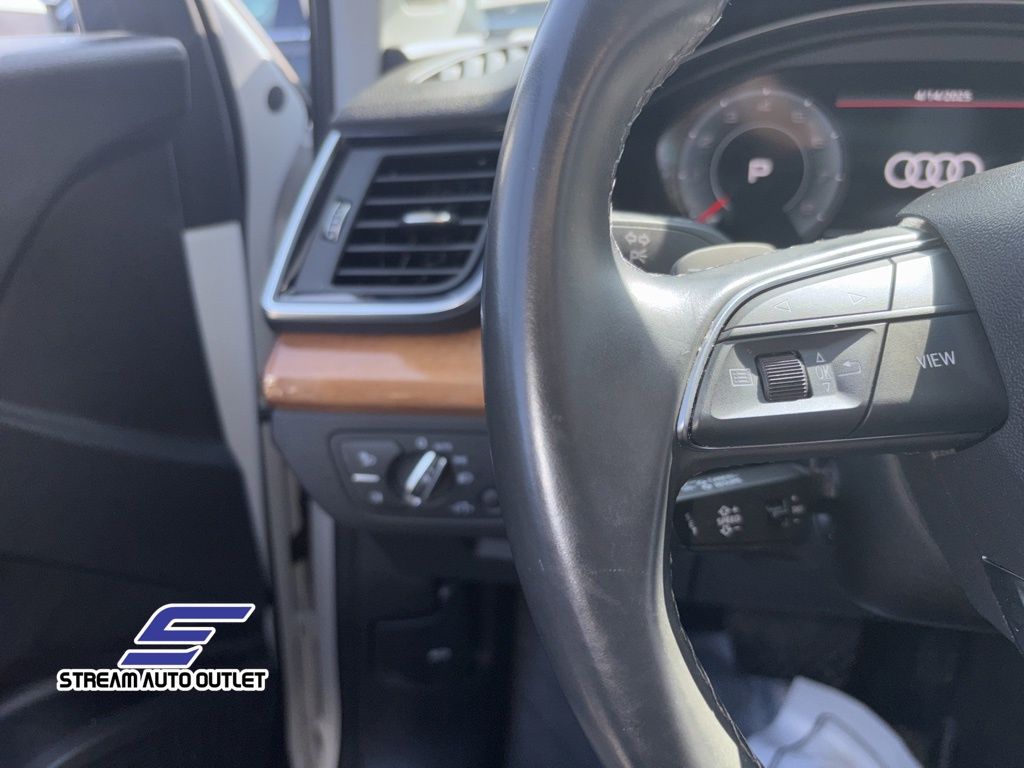 Vehicle image 25 of 34