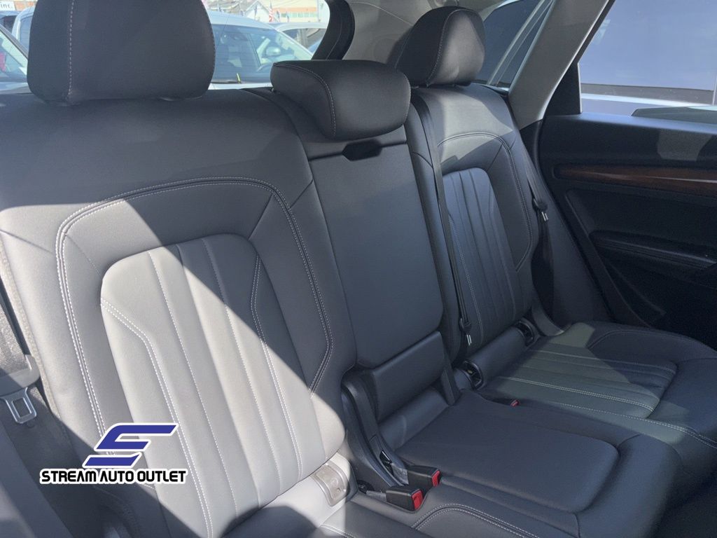 Vehicle image 12 of 34