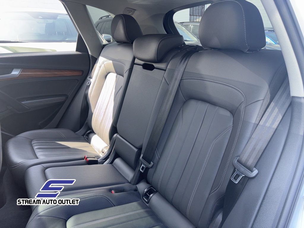Vehicle image 20 of 34