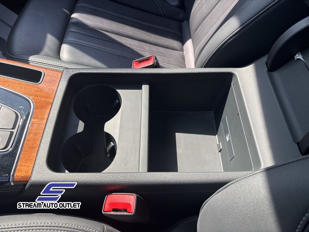 Vehicle image 33 of 34