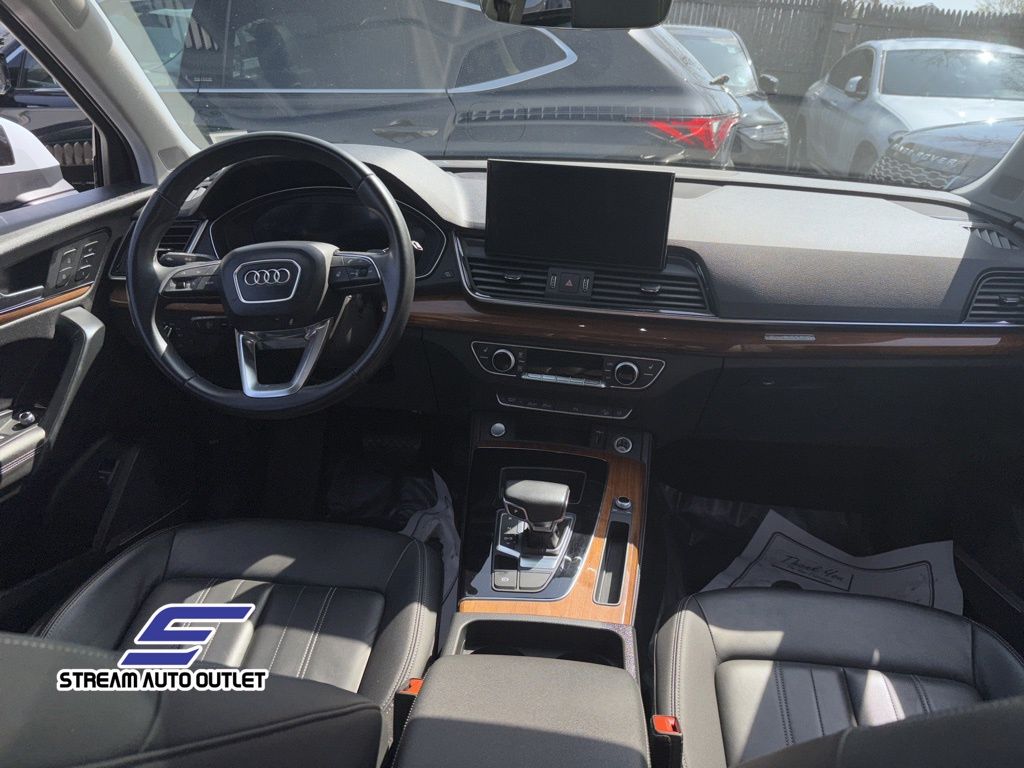 Vehicle image 17 of 34