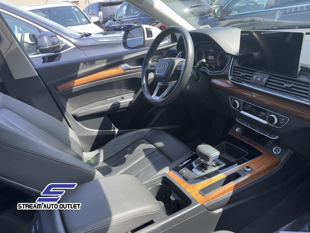 Vehicle image 9 of 34
