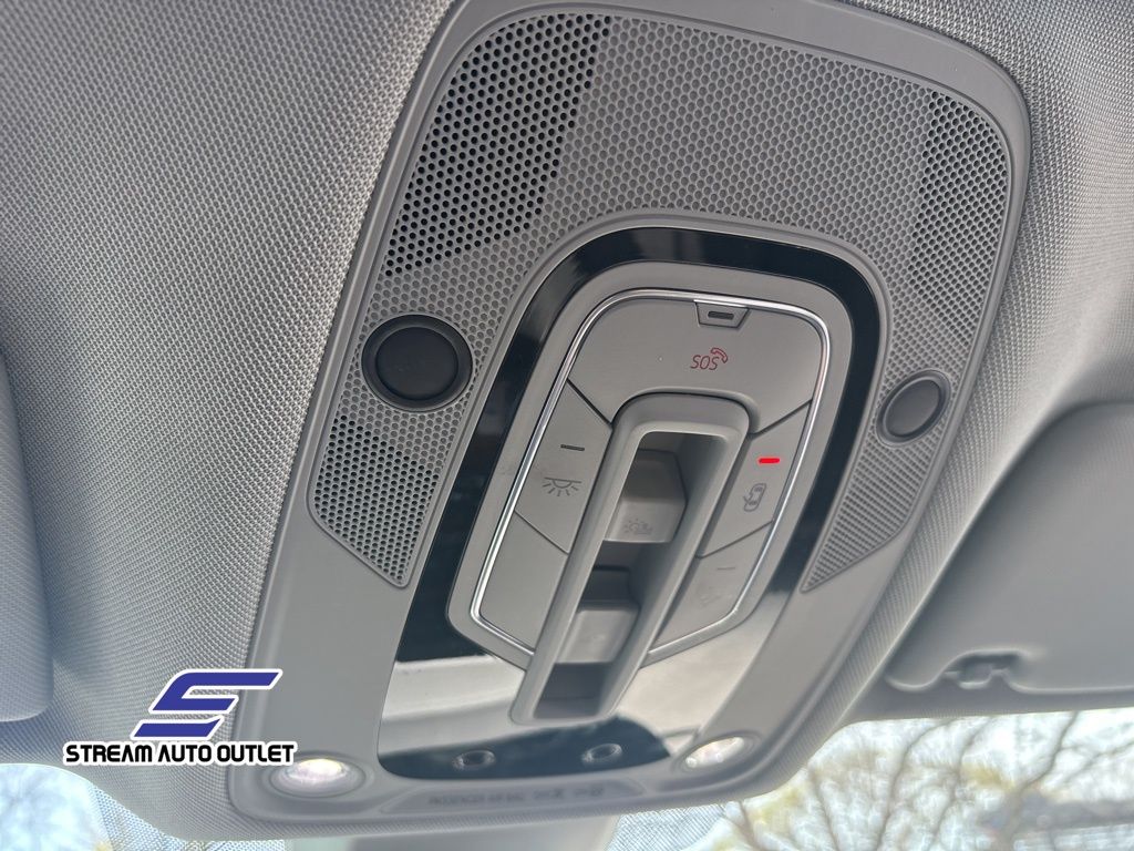 Vehicle image 28 of 34